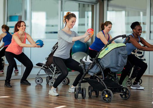 pregnant women in exercise class
